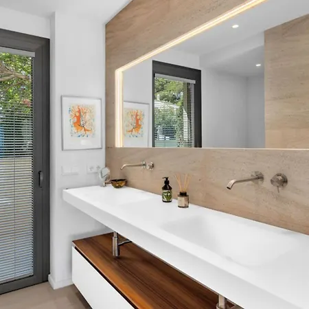 Villa Stylish Hideaway On Mallorca Coast *